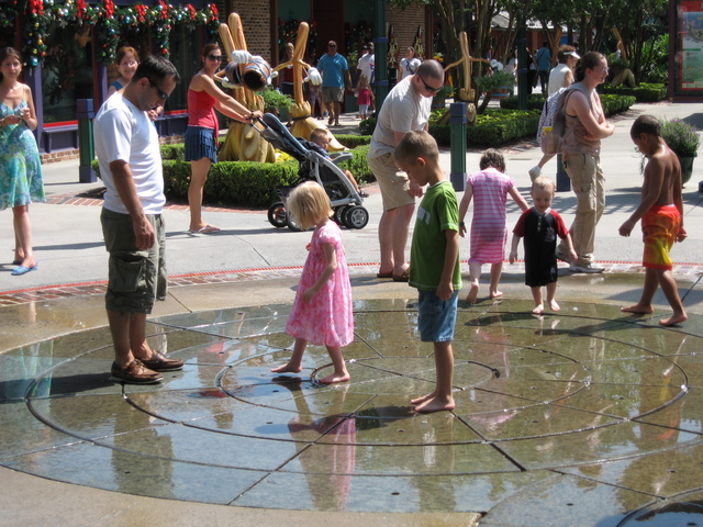 Fountains at Downtown Disney = A good way to cool off!